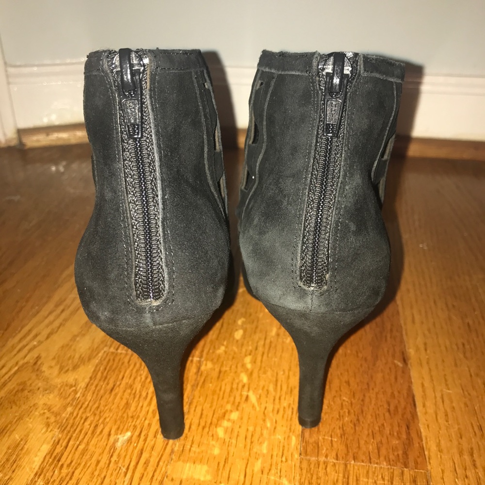 Vaneli Black Suede Petal Heals - Picture 5 of 8